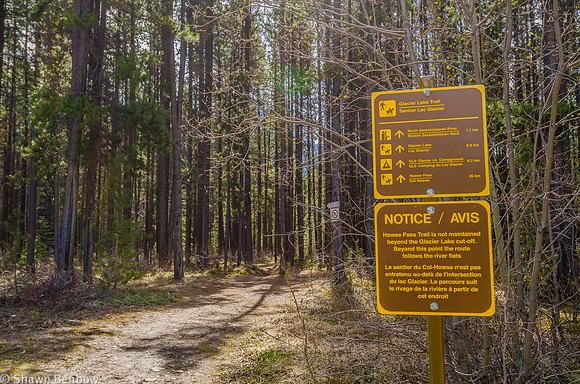Signpost at the Glacier Lake Trailhead.