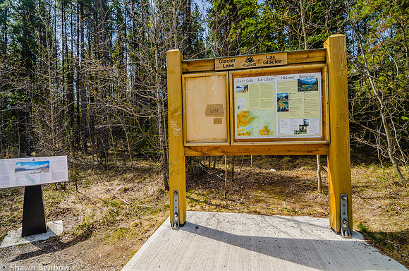 Glacier Lake Trailhead sign.